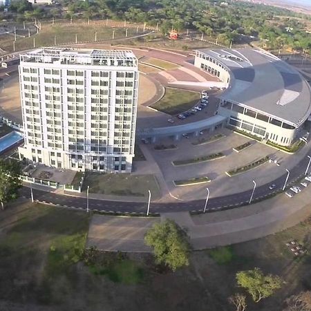 President Hotel At Umodzi Park Lilongwe Exteriör bild