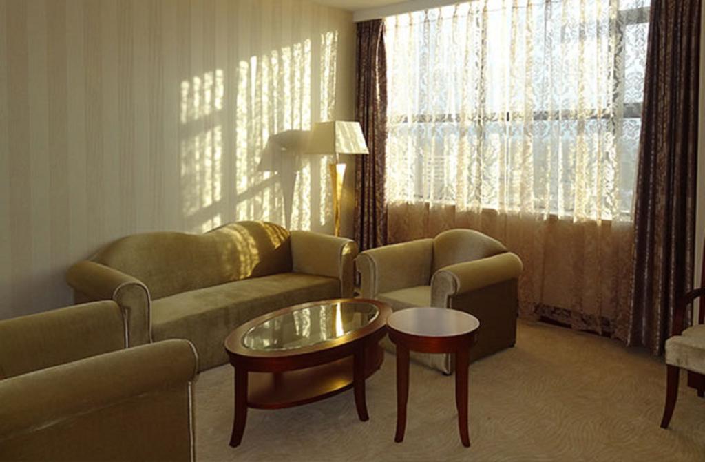 President Hotel At Umodzi Park Lilongwe Exteriör bild