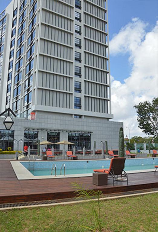 President Hotel At Umodzi Park Lilongwe Exteriör bild