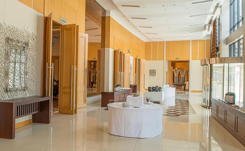 President Hotel At Umodzi Park Lilongwe Exteriör bild