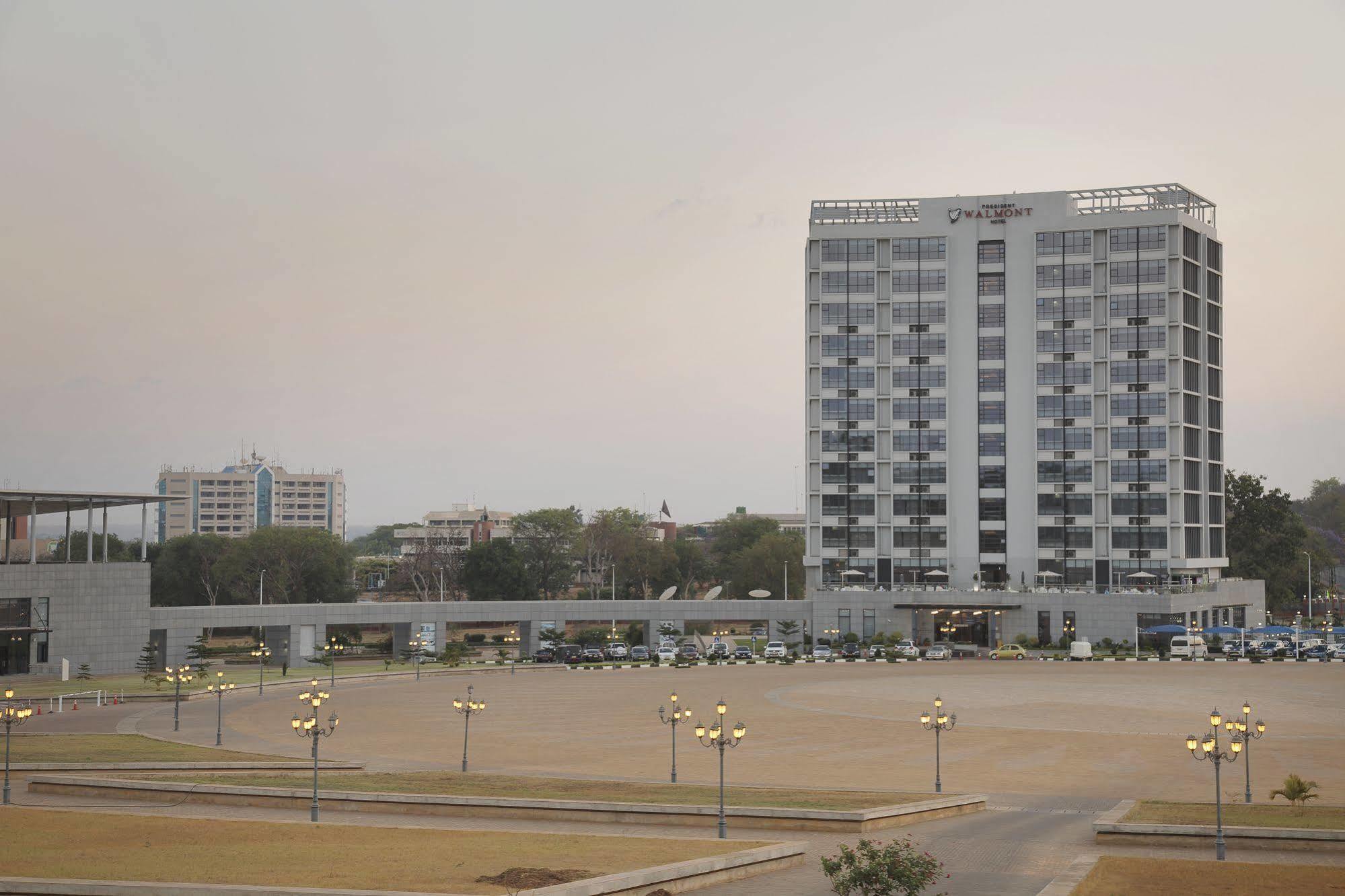 President Hotel At Umodzi Park Lilongwe Exteriör bild