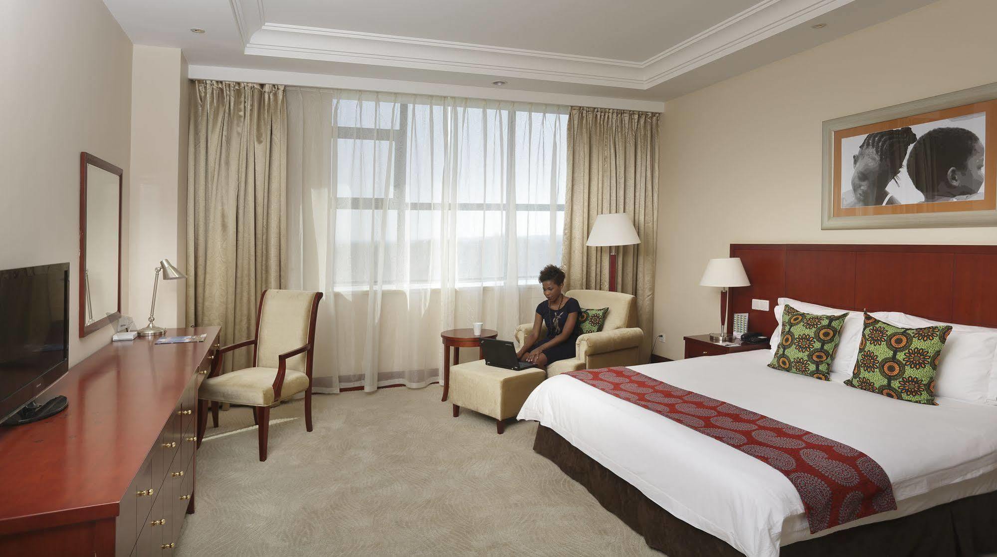 President Hotel At Umodzi Park Lilongwe Exteriör bild