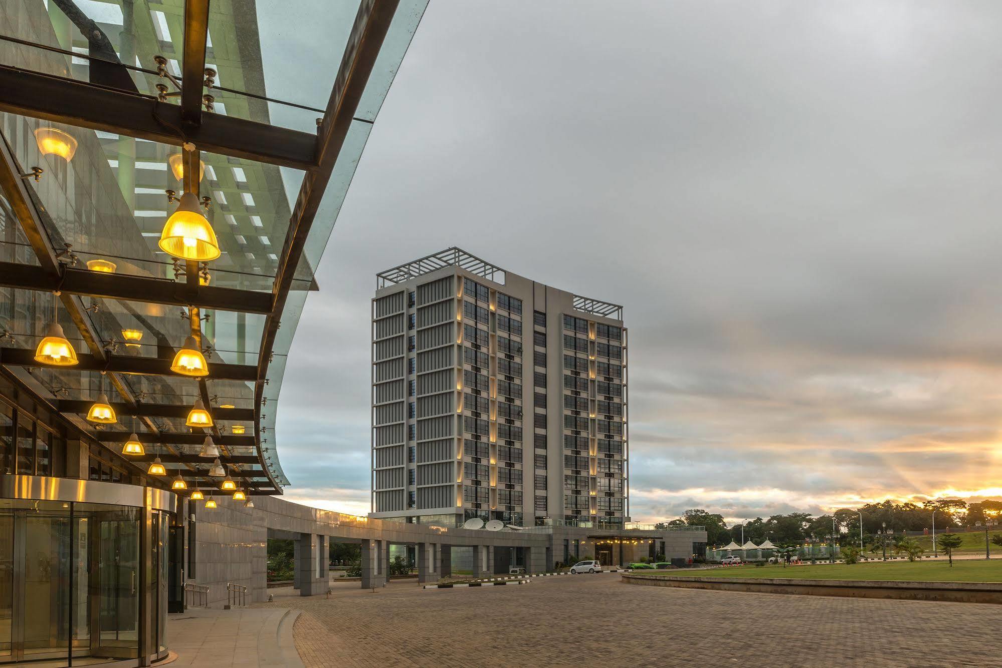 President Hotel At Umodzi Park Lilongwe Exteriör bild
