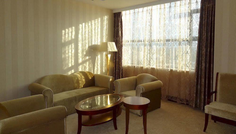 President Hotel At Umodzi Park Lilongwe Exteriör bild